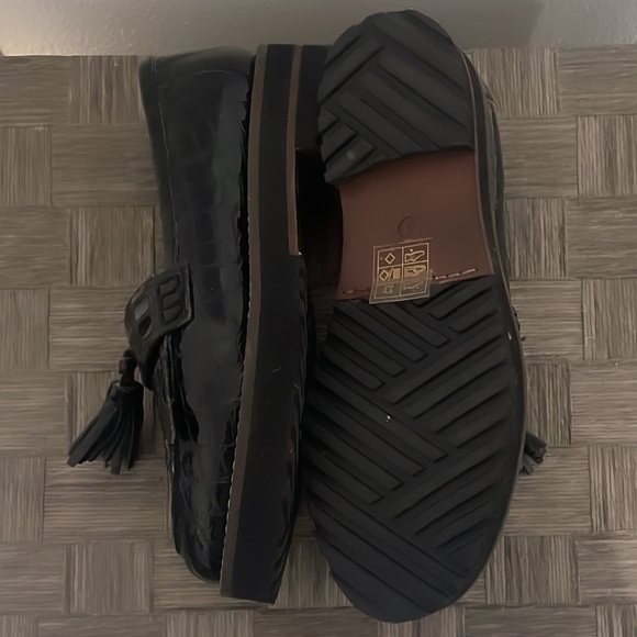 NEW - Asos Design Meze chunky fringe leather loafers.  Size 5 adults/3 youth. - Picture 3 of 4